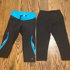 2 pairs of Cropped spandex leggings